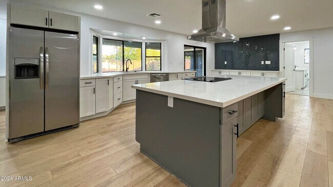 Building Photo - 3005 S Fairway Dr