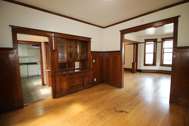 Formal dining room - 305 S 21st Ave E