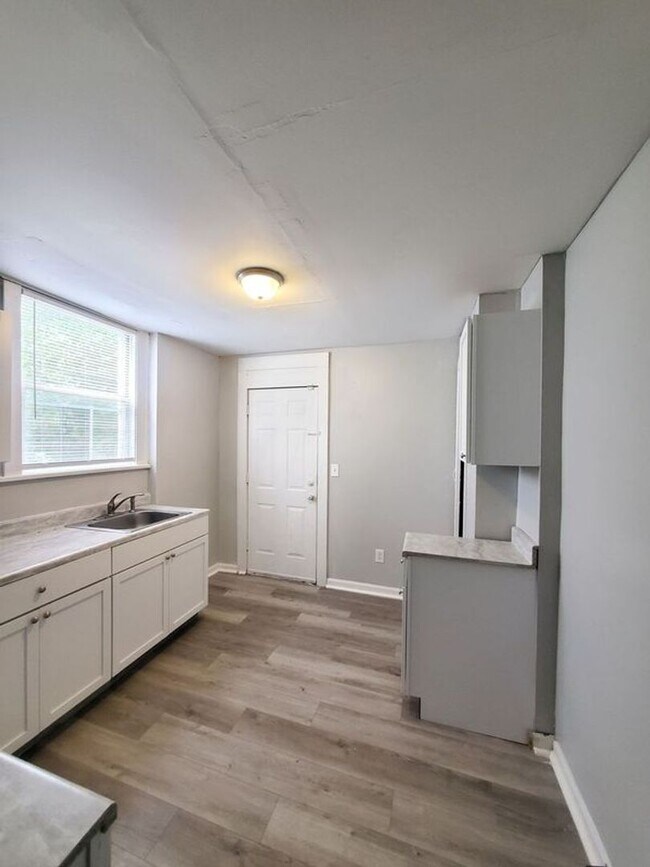 Building Photo - 3 BEDROOM SINGLE FAMILY HOME-SEC8 TENANTS ...
