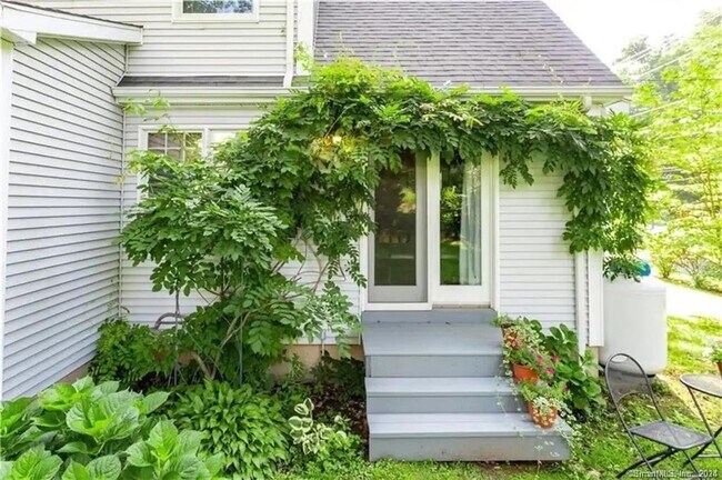 Building Photo - 9 Beech St