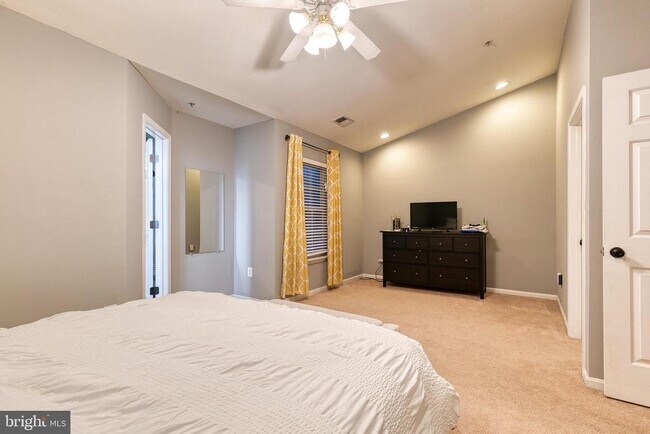 Building Photo - 2 Millhaven Ct