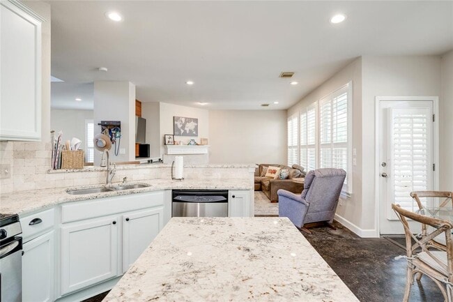 Building Photo - 2729 Kinney Oaks Ct