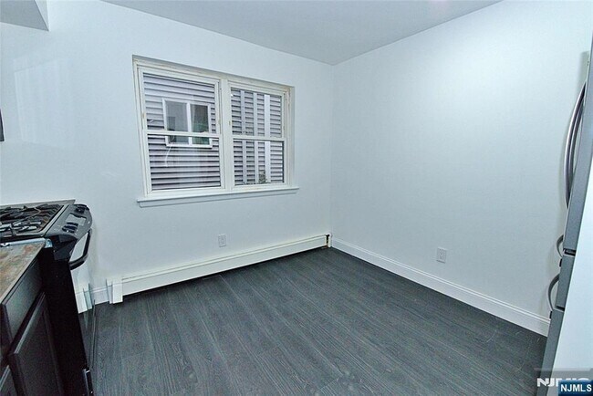 Building Photo - 401 Undercliff Ave
