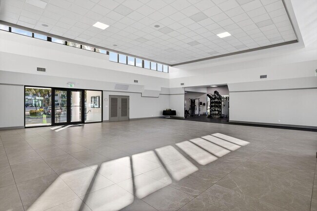 Building Photo - 1101 River Reach Dr