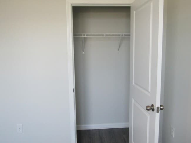 Building Photo - 2165 Ainsley Dr