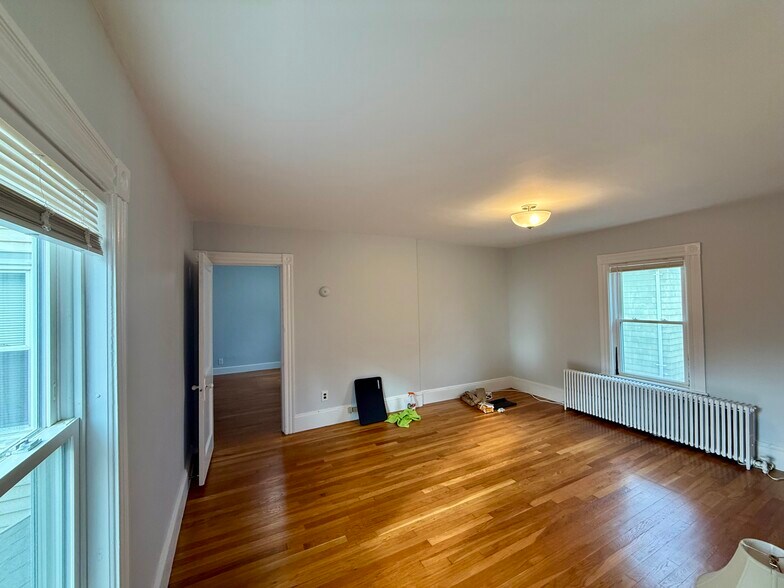 Building Photo - 56 Lincoln Rd