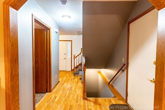 Building Photo - 731 Matts Dr