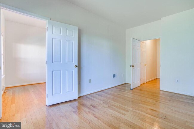 Building Photo - 6155 Early Autumn Dr