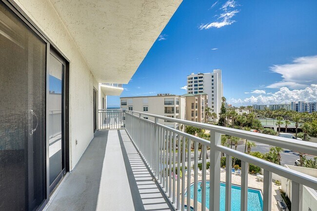 Building Photo - Fully Furnished Beautiful 2 Bedroom Seascape Towers Oceanfront Condo