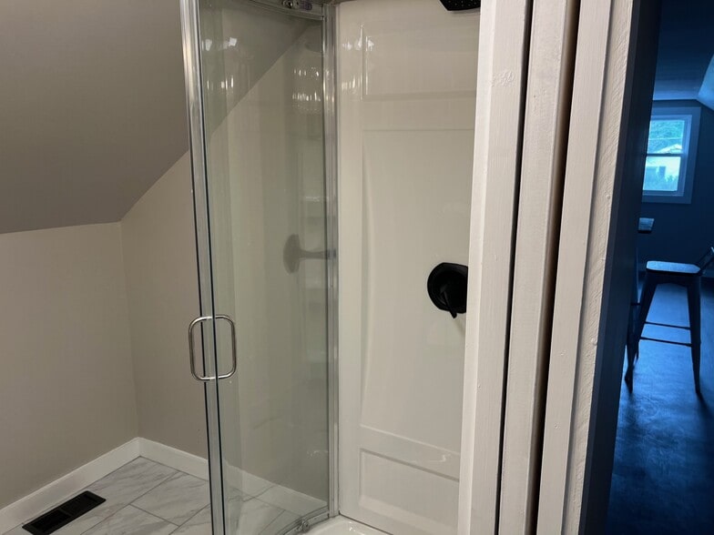 Building Photo - 113 Brookline Rd