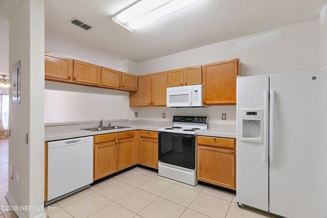 Building Photo - 12311 Kensington Lakes Dr