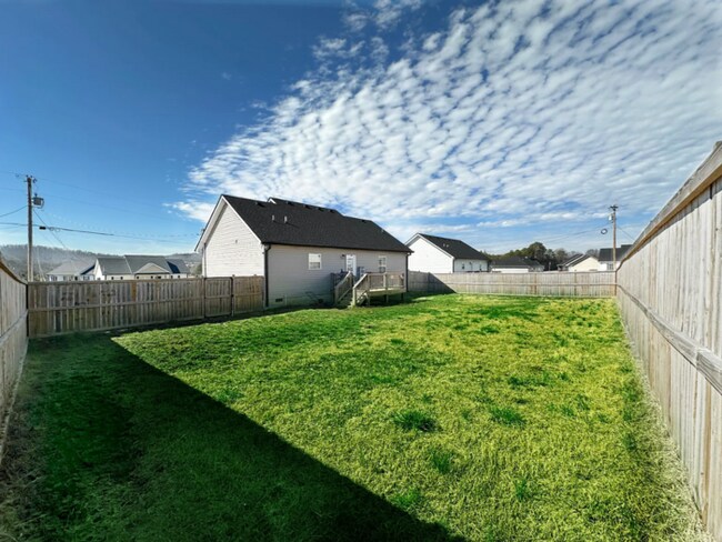 Building Photo - Pristine 3 Bed, 2 Bath Rental Built in 2022!