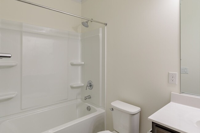 Building Photo - Brand new Luxurious 3 bedroom 3 bath + LOF...