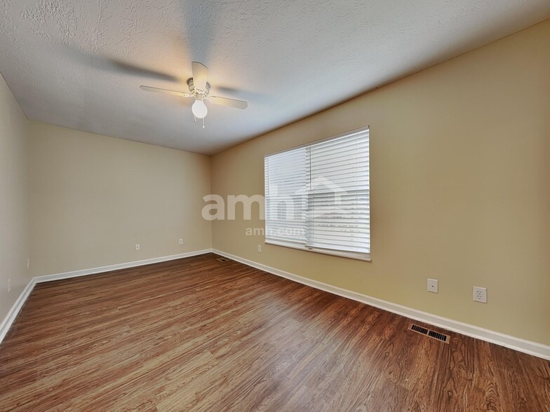 Building Photo - 1405 Randall Park Dr