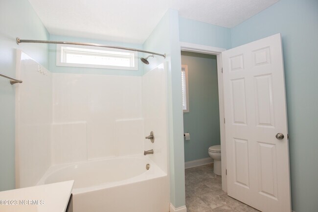 Building Photo - 111 Lightwater Dr