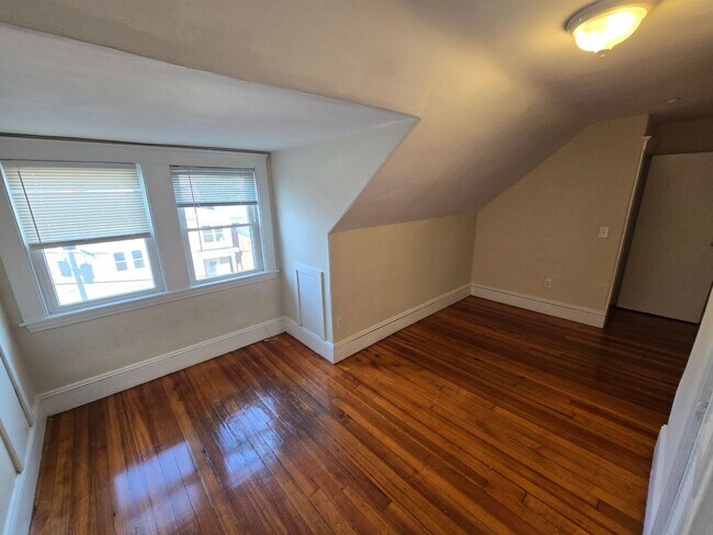 Building Photo - 8-10 Howard Street-Unit 10