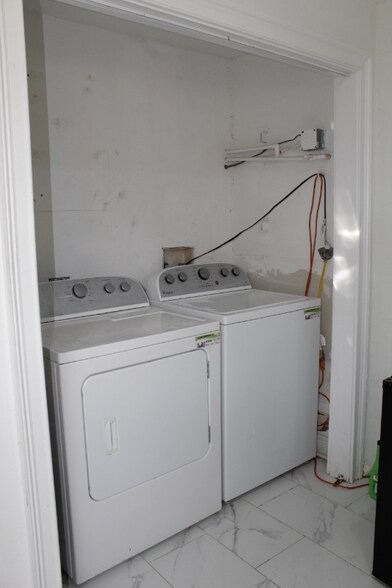 Building Photo - 24301 E Colonial Dr