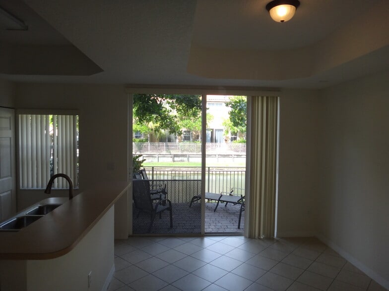 Building Photo - 4929 N Harbor Isles Dr