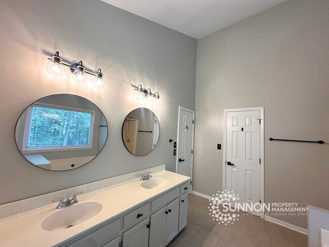 Building Photo - Spacious 4-Bedroom Home in Davis LakeSpacious 4-Bedroom Home in Davis