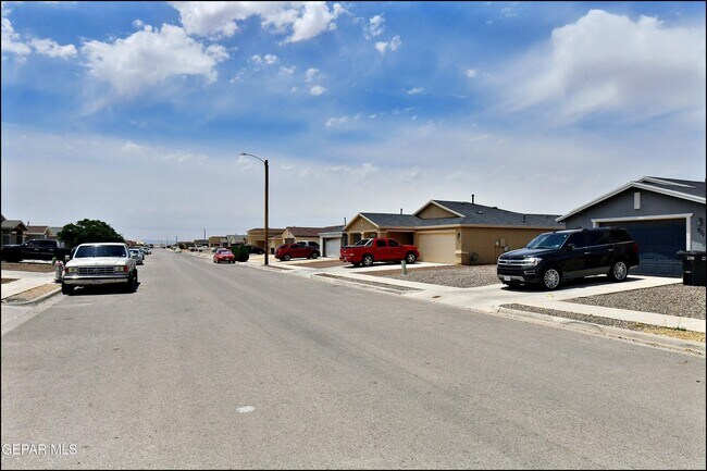 Building Photo - 916 Villa Seca Dr