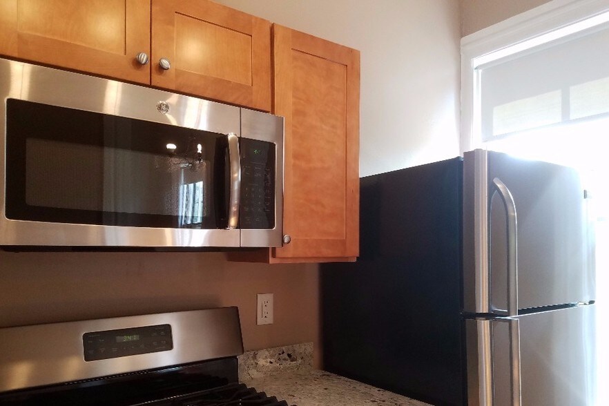 Side View - 178 Bowen St