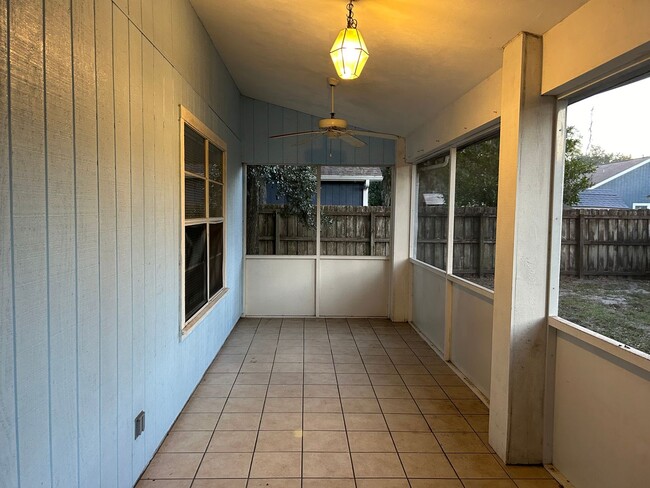 Building Photo - 3/2 House with Fenced Yard & 2-Car Garage ...