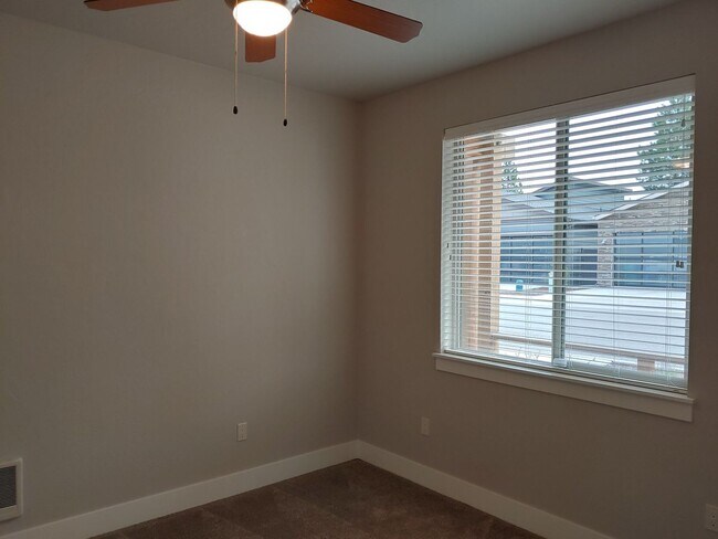 Building Photo - Beautiful Low Maintenance Home in Gated Community