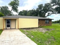 Building Photo - 377 State Hwy 75 N