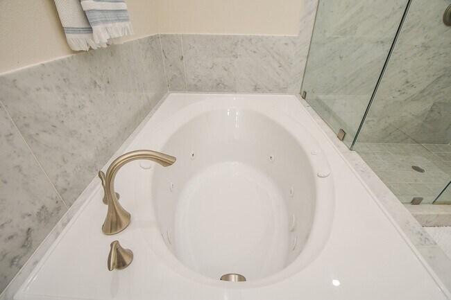 Building Photo - 1204 Fowler St