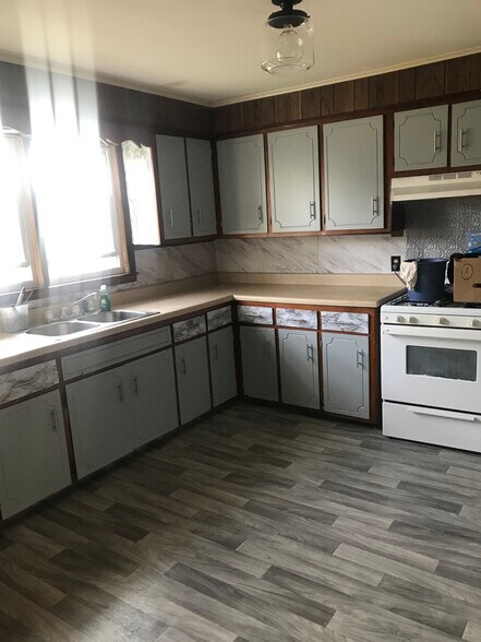 Kitchen - 1301 N Green St