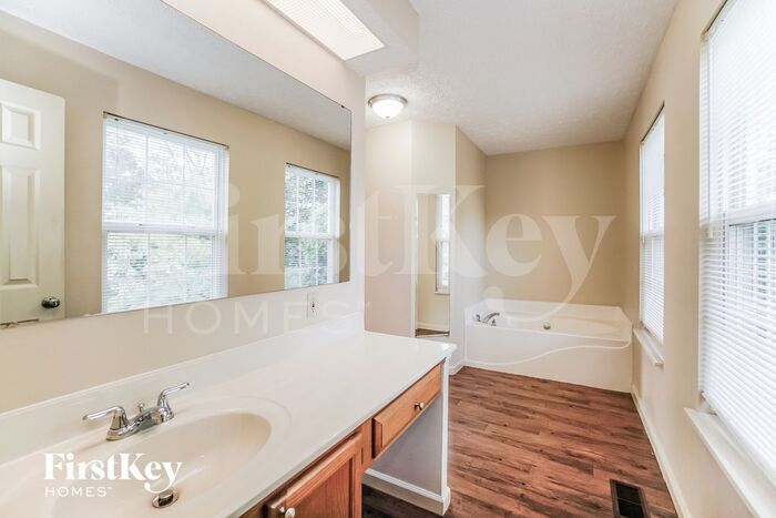 Building Photo - 784 Middlebury Way