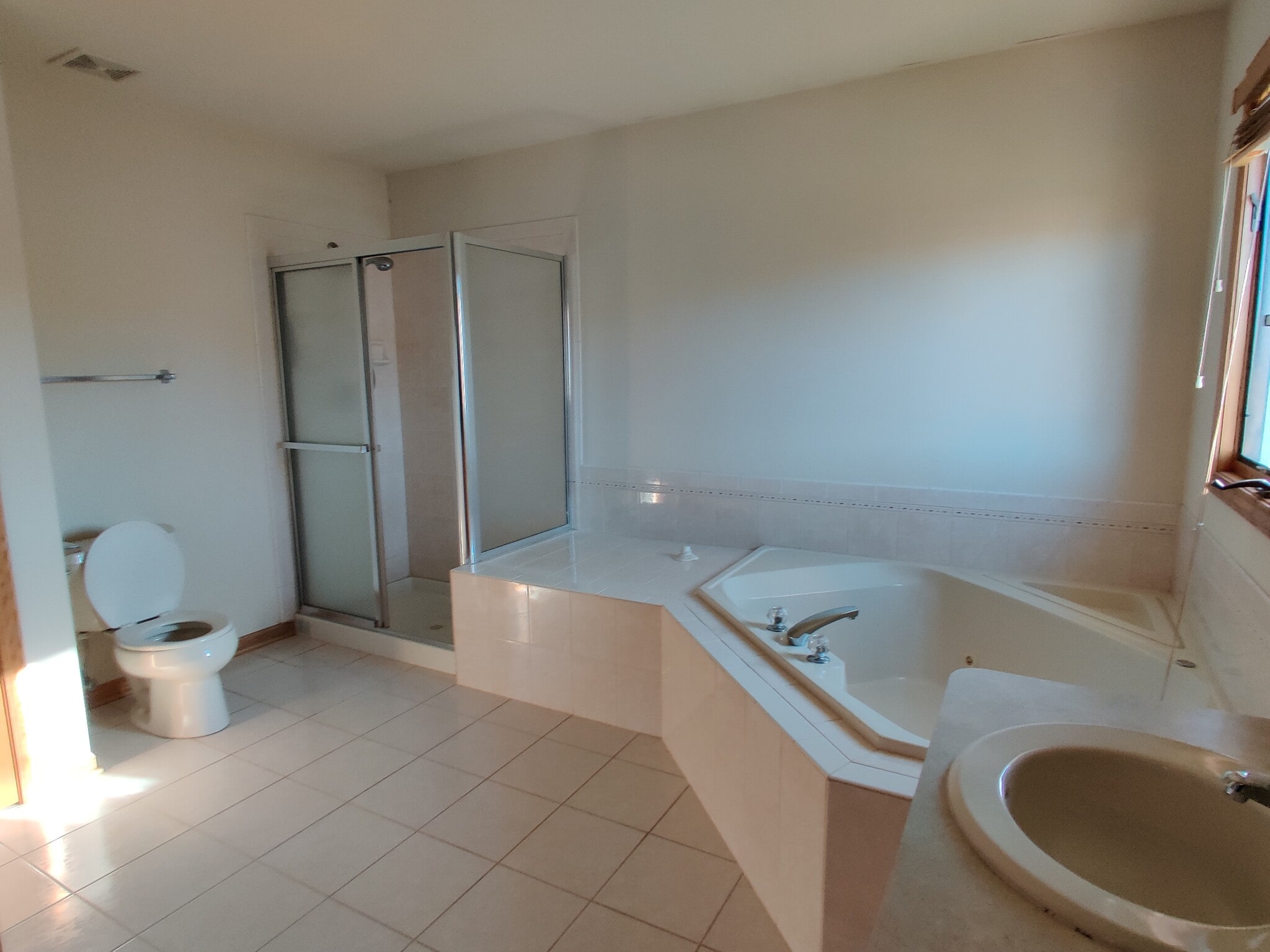 Master Bath - 7810 Brookside Glen Dr