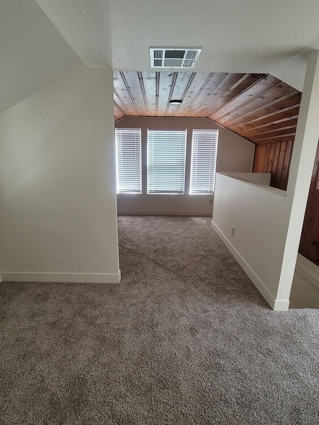 Building Photo - Quiet 1Br 1Bath in the Carmichael area