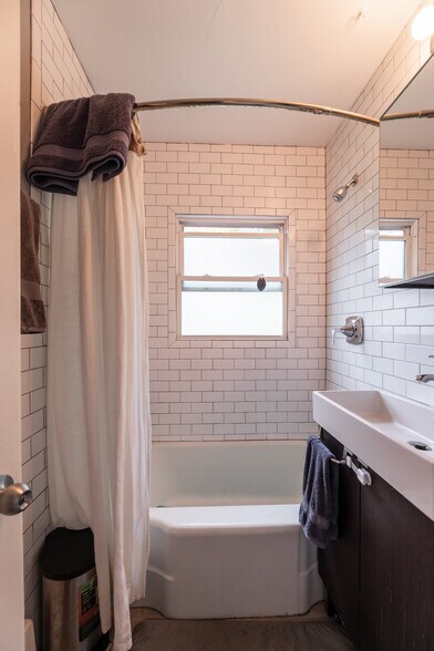 Building Photo - 4591 Wyandot St