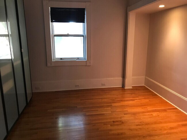 Building Photo - 380 S Upper St