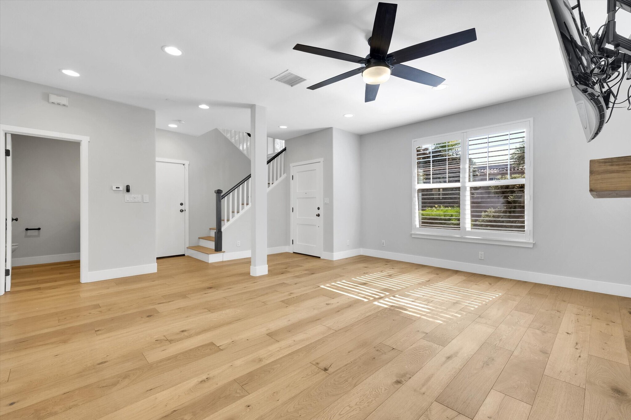 Building Photo - 759 Border Ave