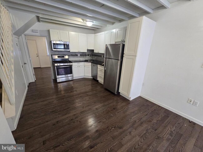 Building Photo - 712 S Randolph St