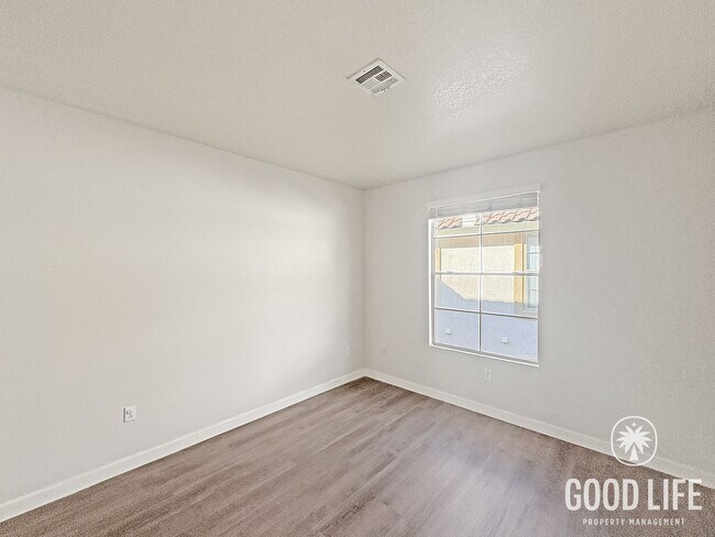 Building Photo - Single-Level Mira Mesa Condo with Balcony, AC & Garage Parking