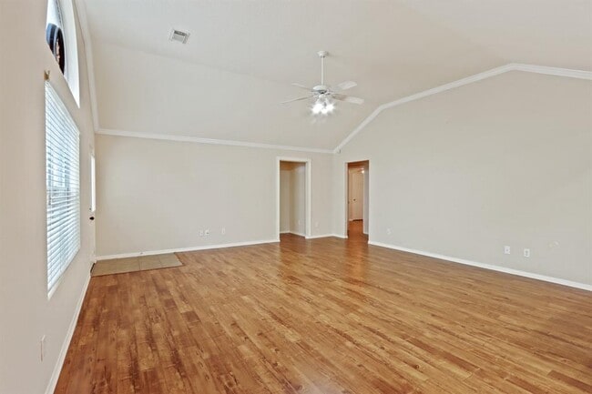 Building Photo - 15511 Fir Woods Ln