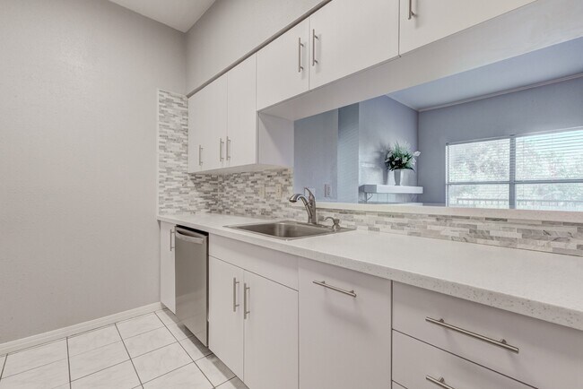 Building Photo - 2701 Bellefontaine St