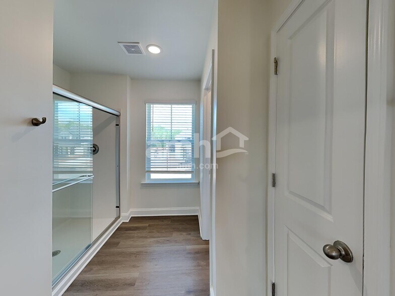 Building Photo - 3500 Lincoln Hts Ln