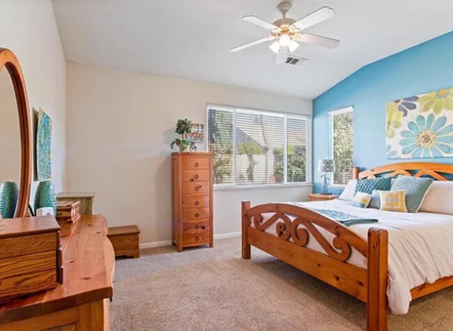 Building Photo - 2085 Pinehurst Ct