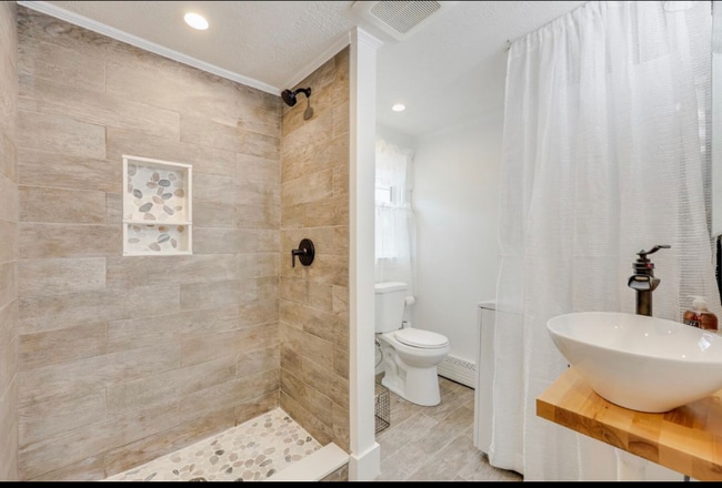 Building Photo - 253 Main St