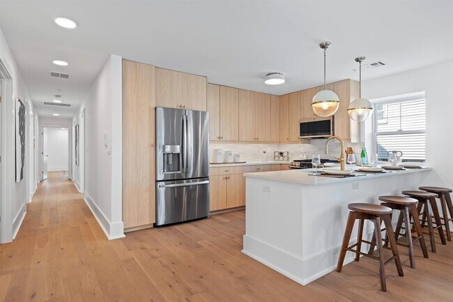 Building Photo - 525 AVENUE E