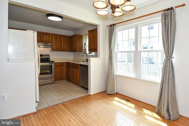 Building Photo - 2304 Hunters Square Ct