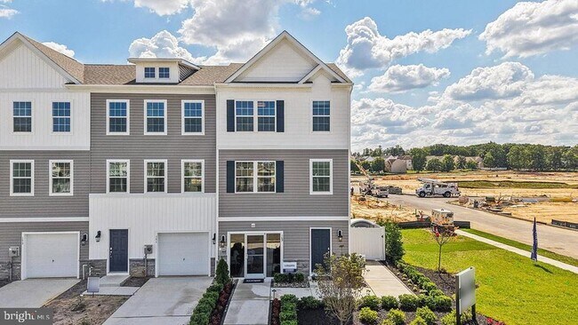 Building Photo - 122 Essex Dr