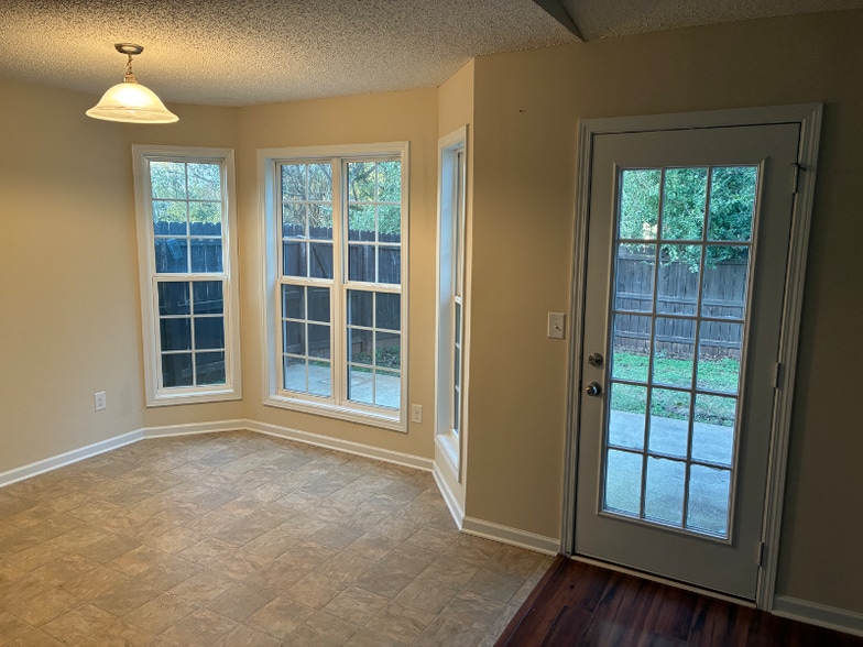 Building Photo - 135 Ansley Dr