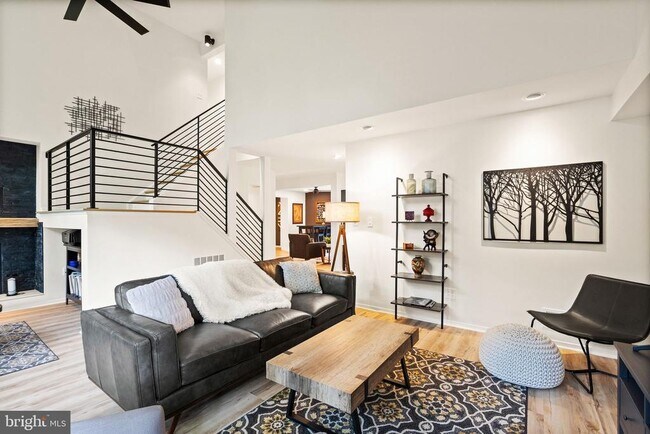 Building Photo - 2120 S Bay Ln