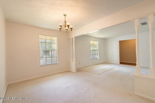 Building Photo - 1620 Bay Cir E