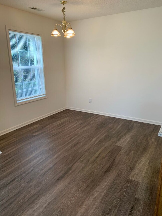 Building Photo - 113 Springwood Ln